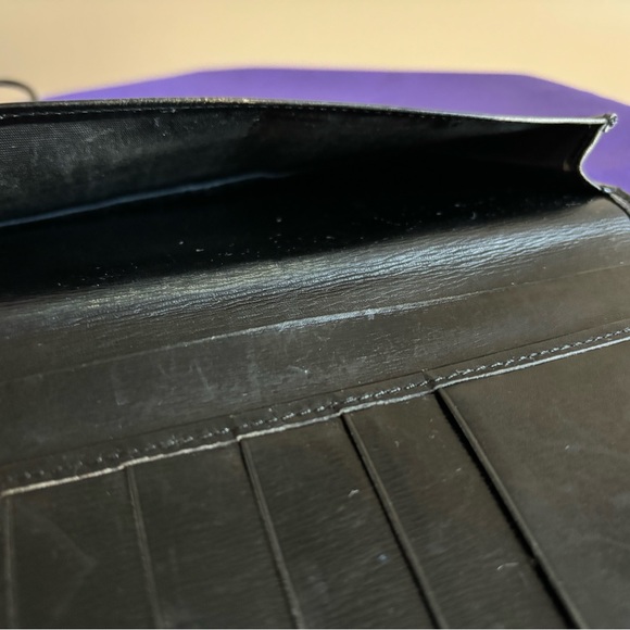 Vintage Louis Vuitton Black Epi Leather Vertical Unisex Wallet. - Picture 12 of 13